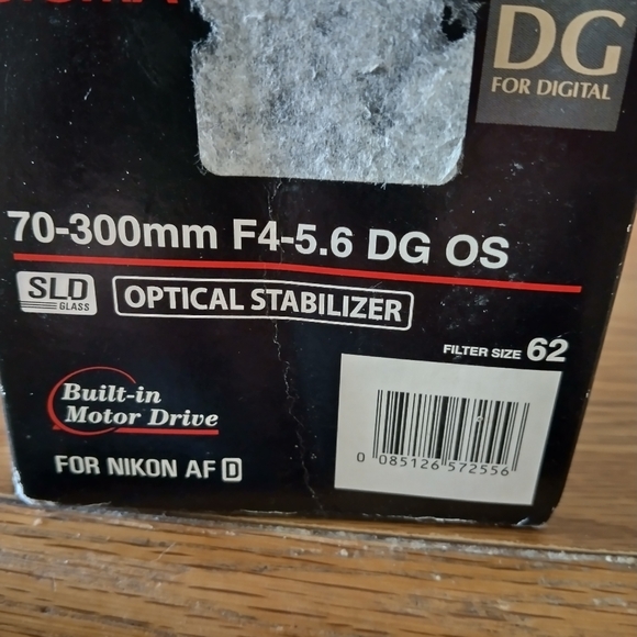 Sigma 70-300mmmF4-6DG OS Optical Stabilizer - Picture 4 of 11